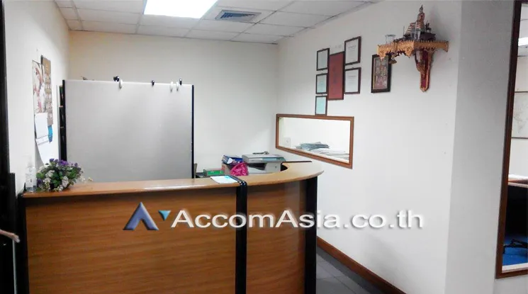unit Office space For Rent in Charoen Nakhon, Bangkok  near BTS Wongwian Yai (AA13351)